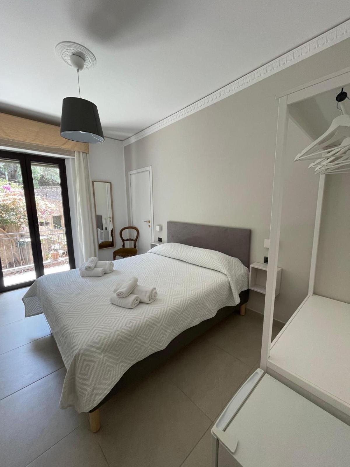 Mira Taormina Rooms Екстериор снимка